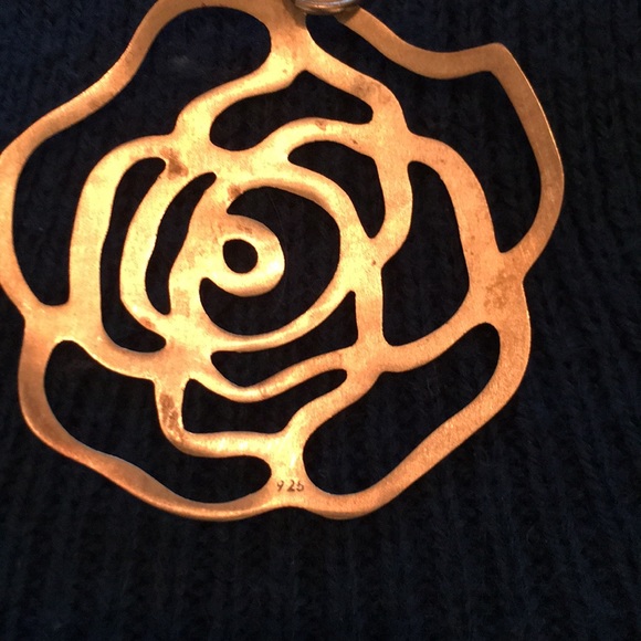 Sterling silver rose pendant - Picture 2 of 2